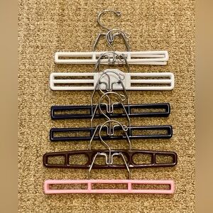 6 Pant Hangers, plastic